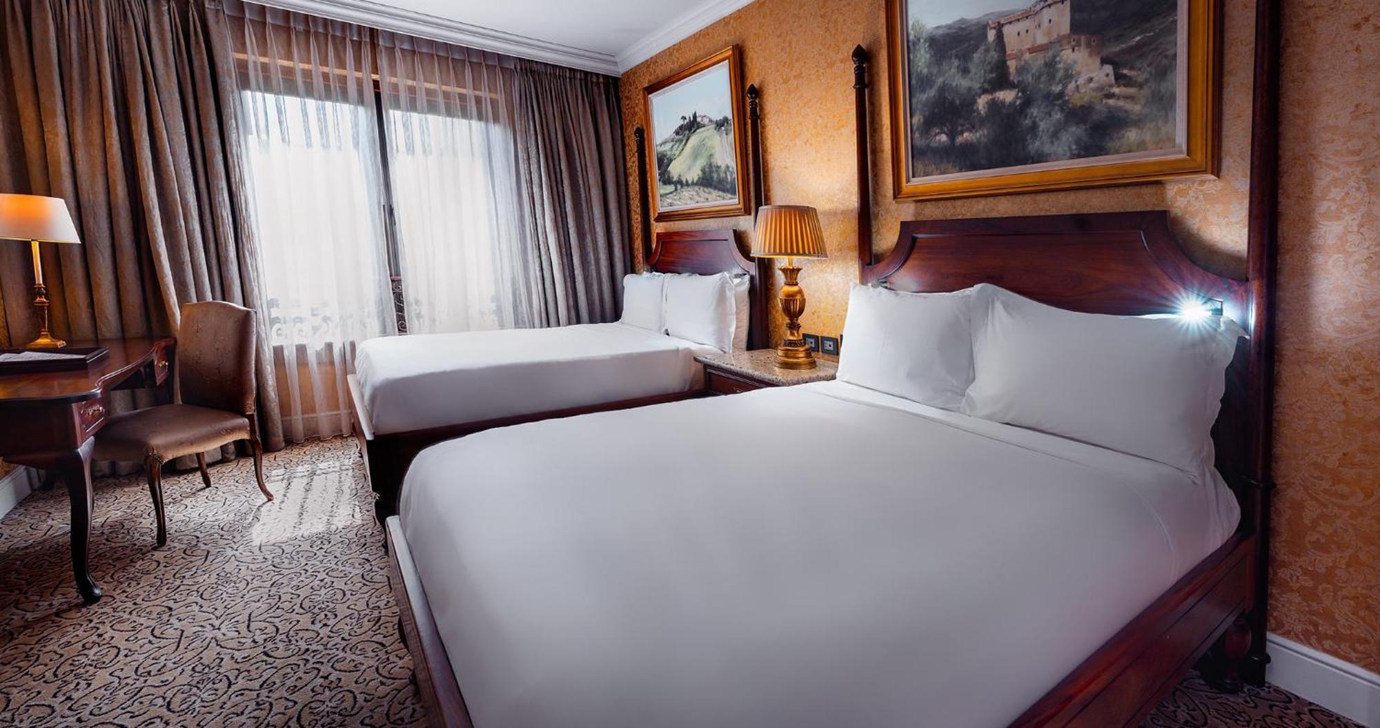 Palazzo Hotel Fourways Exterior foto A room at the hotel