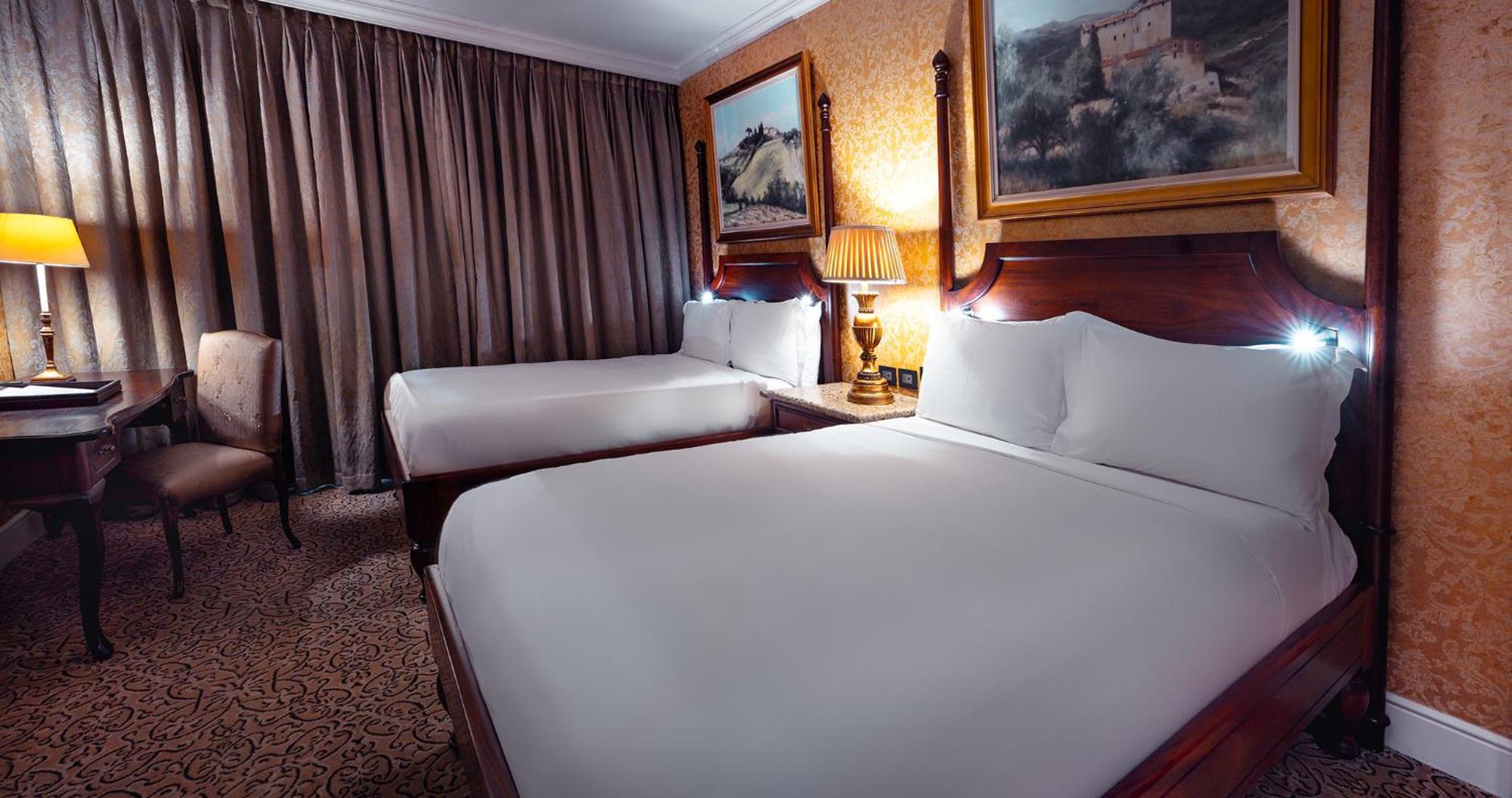Palazzo Hotel Fourways Exterior foto A room at the hotel
