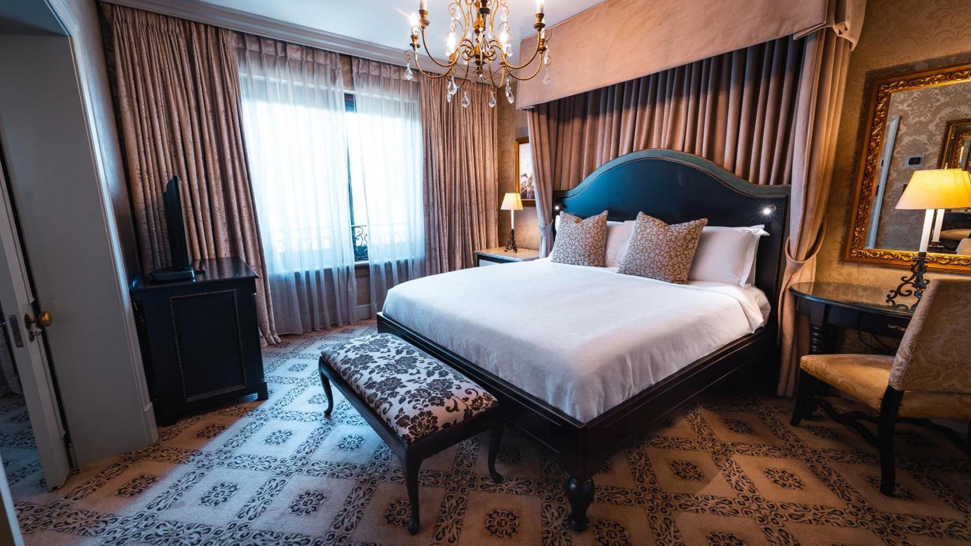 Palazzo Hotel Fourways Exterior foto A bedroom at the hotel