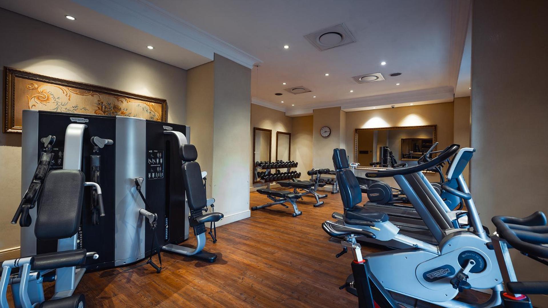 Palazzo Hotel Fourways Exterior foto The gym at the Taj Mahal Palace