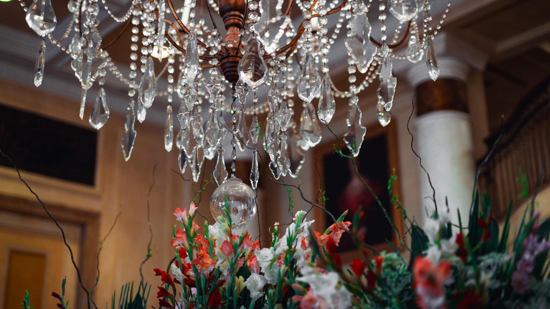 Palazzo Hotel Fourways Exterior foto A chandelier