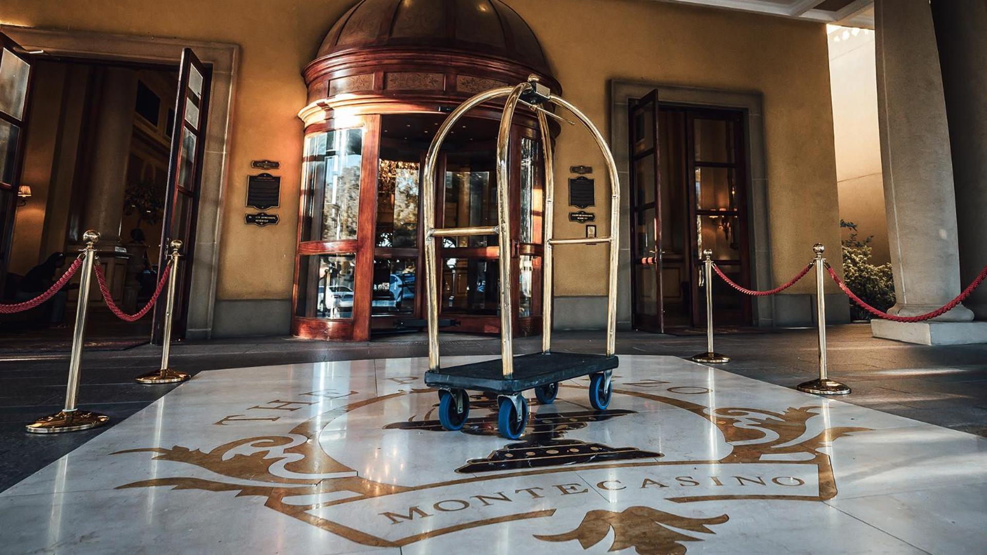 Palazzo Hotel Fourways Exterior foto A bellboy's cart